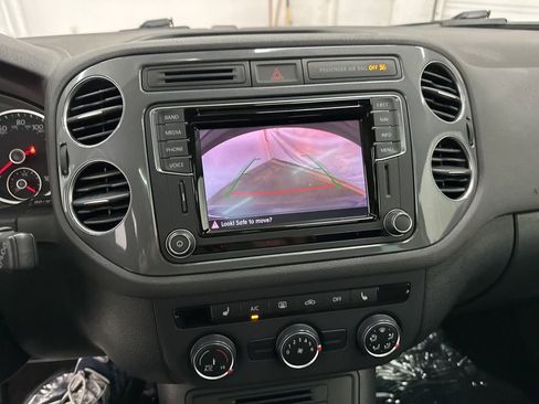 Used 2016 Volkswagen Tiguan SE image 15