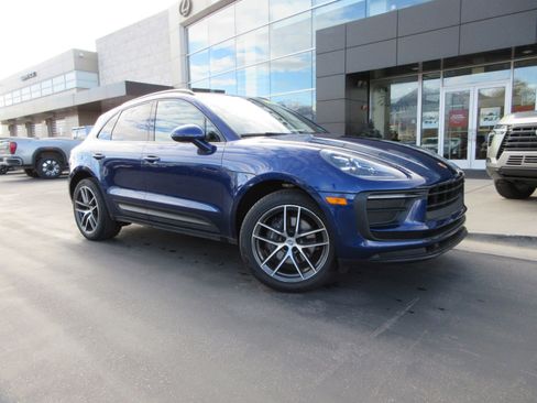 Used 2022 Porsche Macan image 13