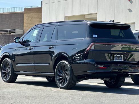 New 2026 Lincoln Navigator L Reserve w/ Jet Appearance Package AWD/4WD image 5