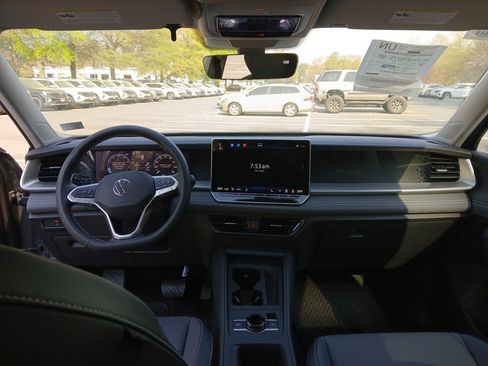 New 2026 Volkswagen Tiguan SE image 12