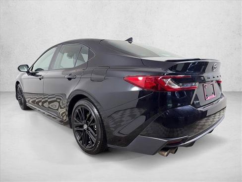 Used 2025 Toyota Camry SE FWD image 5