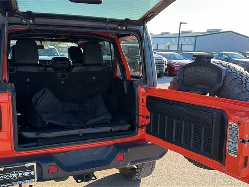 Used 2019 Jeep Wrangler Unlimited Rubicon w/ Cold Weather Group image 39