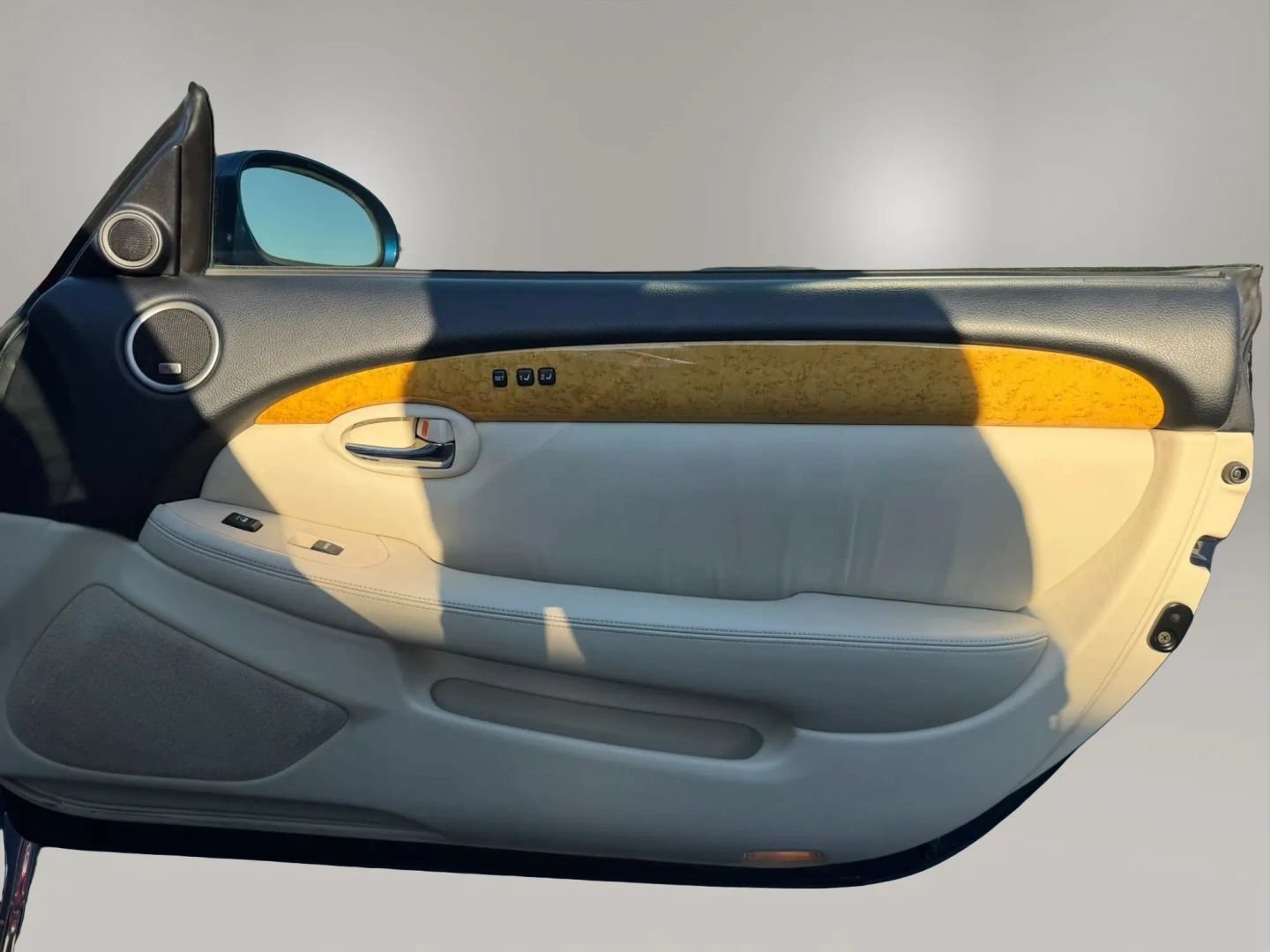 Used 2005 Lexus SC 430 Convertible w/ Preferred Accessory Pkg RWD image 16
