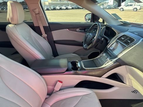 Used 2020 Lincoln Nautilus Reserve image 13