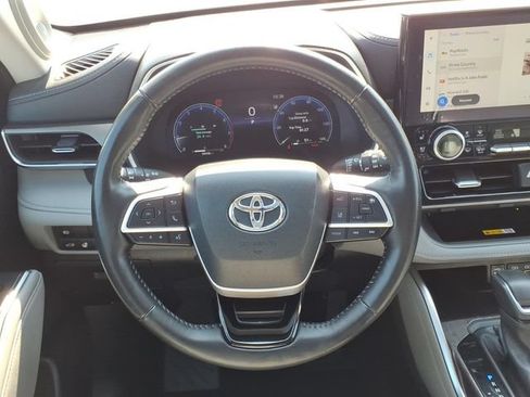 Certified 2024 Toyota Highlander Limited AWD/4WD image 20