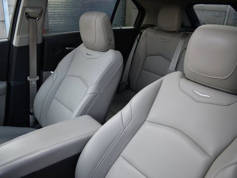 Used 2019 Cadillac XT4 Luxury w/ Cold Weather Package image 10