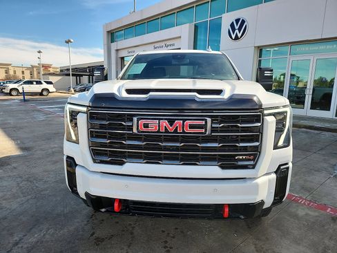 Used 2025 GMC Sierra 2500 AT4 image 2