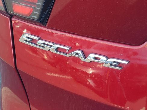 Used 2018 Ford Escape SEL image 28