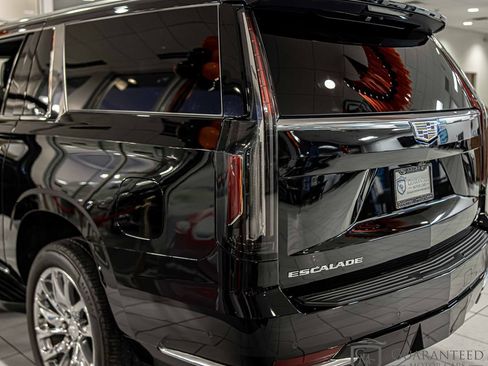 Used 2021 Cadillac Escalade ESV Premium Luxury w/ LPO, Floor Liner Package AWD/4WD image 14