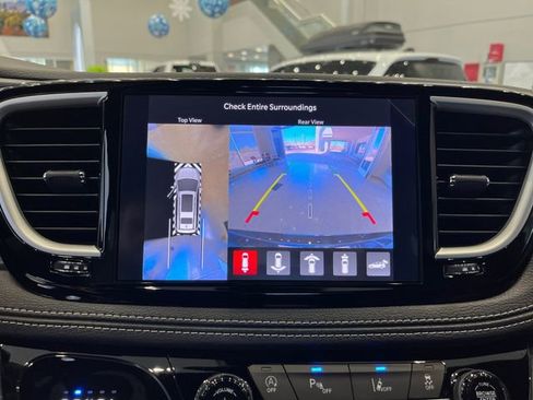 New 2026 Chrysler Pacifica Select AWD/4WD image 31