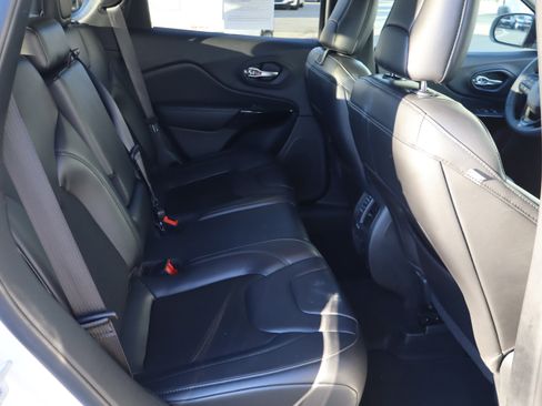 Used 2020 Jeep Cherokee Latitude Plus image 34