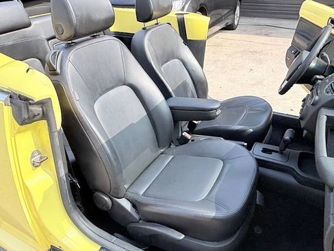 Used 2007 Volkswagen Beetle Convertible w/ Package 1 FWD image 37