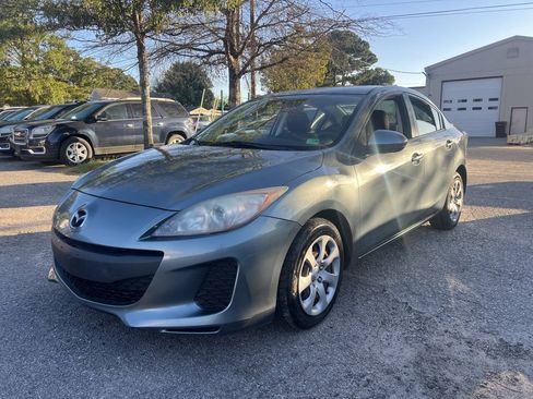 Used 2013 MAZDA MAZDA3 i SV w/ Convenience Pkg FWD image 2