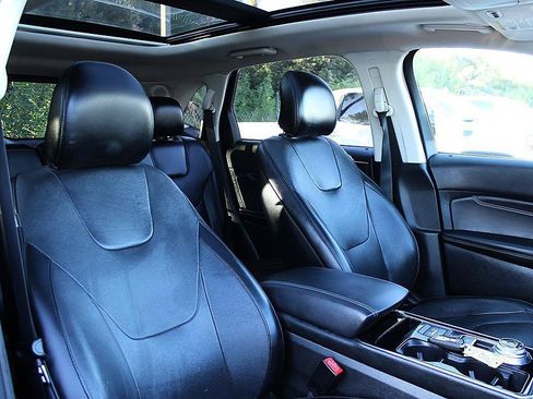 Used 2019 Ford Edge Titanium w/ Equipment Group 301A FWD image 17