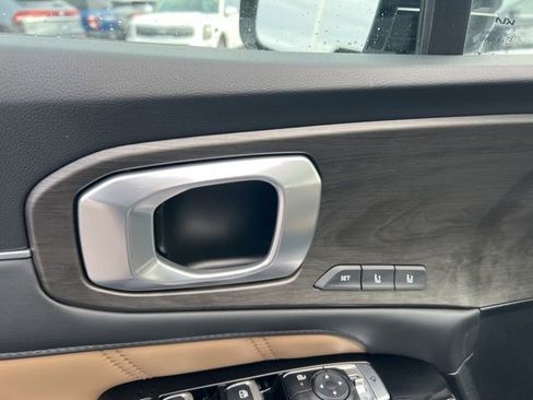 Certified 2025 Kia Sorento SX Prestige w/ Olive Brown Leather Package image 35