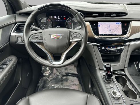 Certified 2025 Cadillac XT6 Premium Luxury w/ Platinum Package image 4