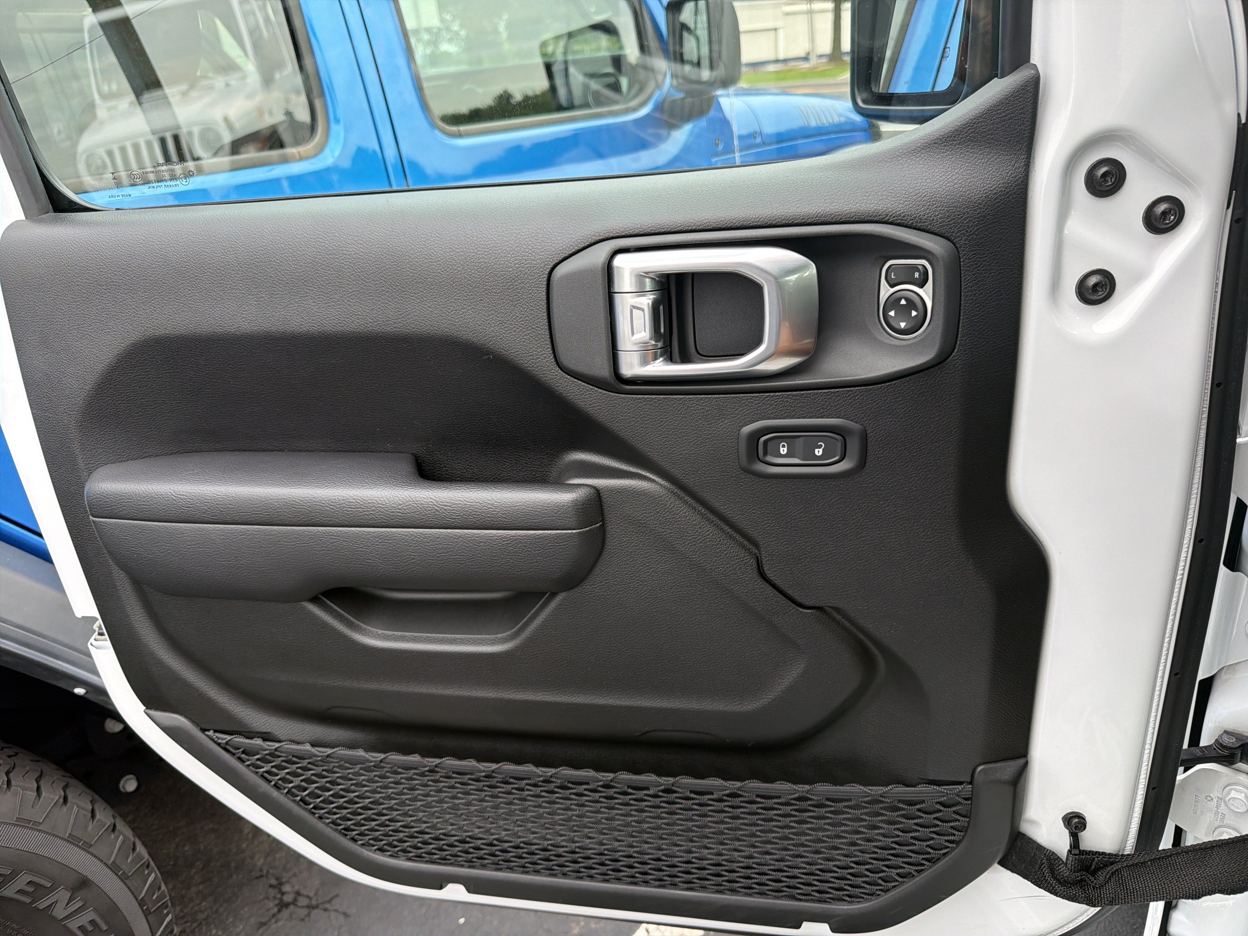 Certified 2023 Jeep Wrangler Unlimited w/ Cold Weather Group AWD/4WD image 36