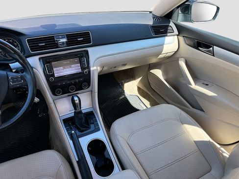 Used 2013 Volkswagen Passat TDI SE FWD image 20