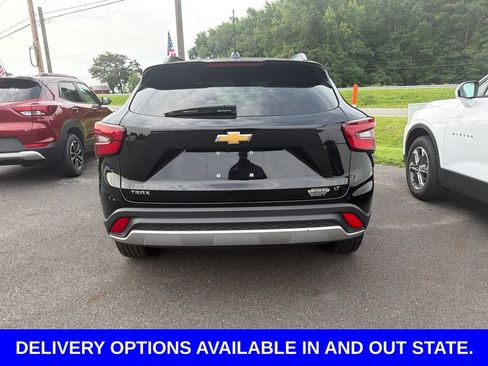 Used 2025 Chevrolet Trax LT FWD image 5