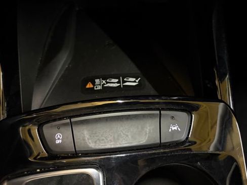 Used 2024 Chevrolet Trax LT w/ Sunroof Package FWD image 57