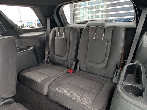 Used 2019 Ford Explorer XLT image 13