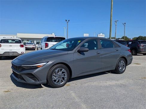 Used 2024 Hyundai Elantra SEL image 7