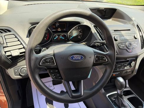 Used 2017 Ford Escape SE FWD image 19