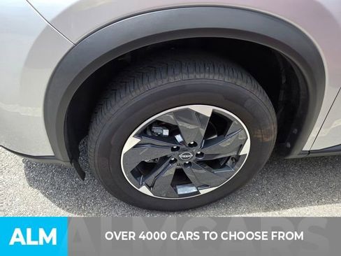 Used 2025 Nissan Rogue SV FWD image 2