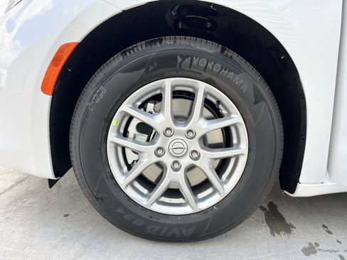 New 2026 Chrysler Voyager LX image 7