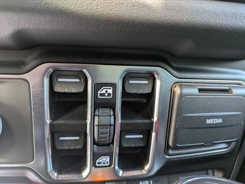 Used 2024 Jeep Wrangler Rubicon w/ Safety Group image 11