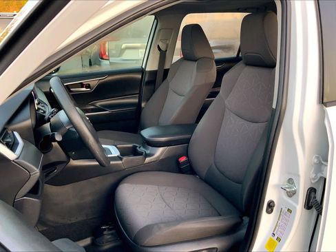 Used 2023 Toyota RAV4 XLE w/ Convenience Package image 8