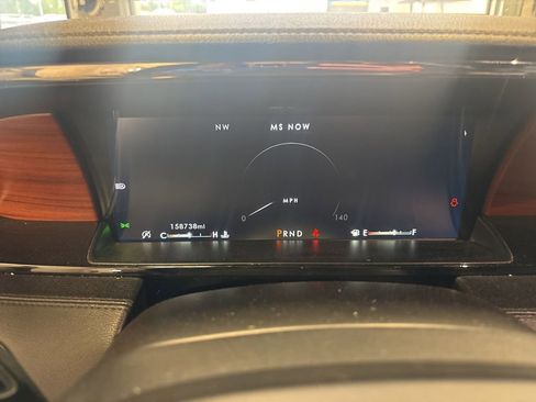 Used 2018 Lincoln Navigator Reserve w/ Technology Package AWD/4WD image 2