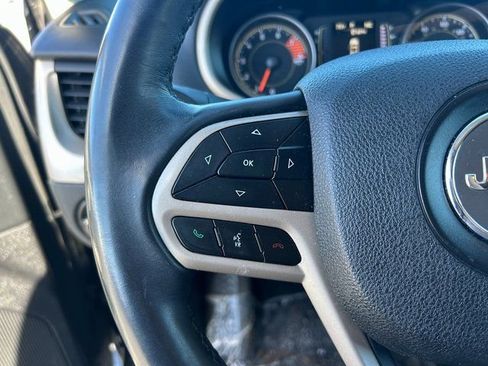 Used 2017 Jeep Cherokee Latitude FWD image 16