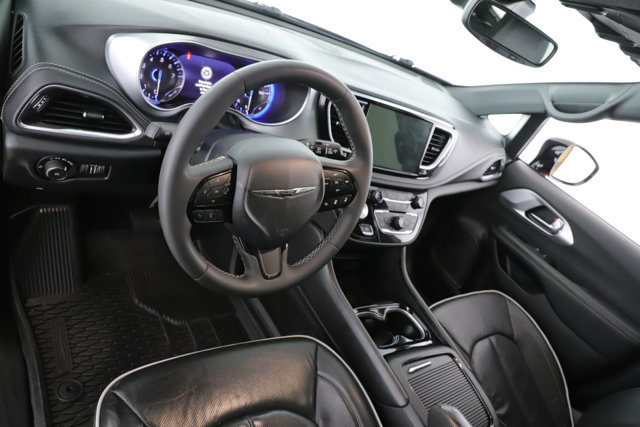 Used 2025 Chrysler Pacifica Limited FWD image 17