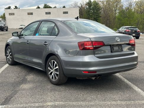 Used 2017 Volkswagen Jetta SE FWD image 5