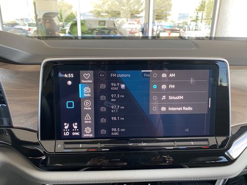 Certified 2026 Volkswagen Atlas SE AWD/4WD image 3