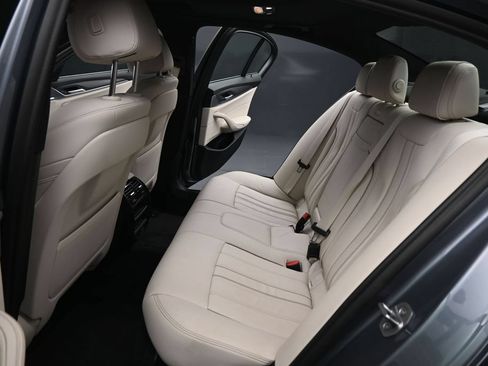 Used 2022 BMW 530e w/ Convenience Package RWD image 17