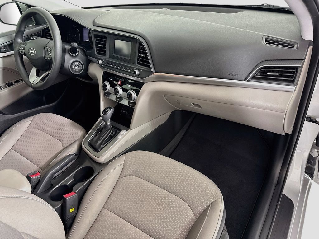 Used 2019 Hyundai Elantra SE FWD image 17