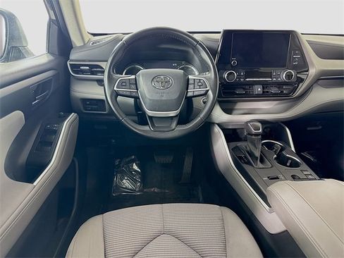 Certified 2023 Toyota Highlander LE image 20