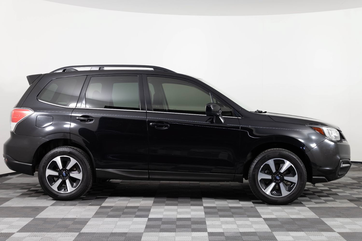Used 2018 Subaru Forester 2.5i Limited AWD/4WD image 9