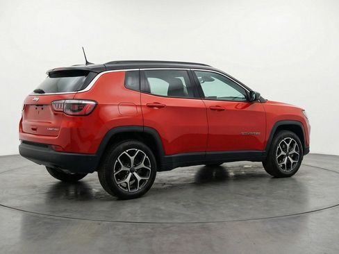 Used 2025 Jeep Compass Limited AWD/4WD image 9