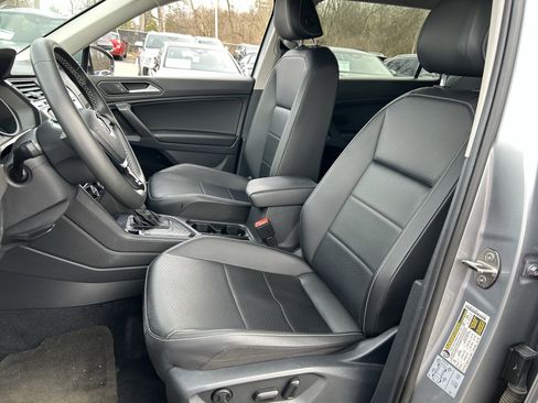 Used 2021 Volkswagen Tiguan SE image 22