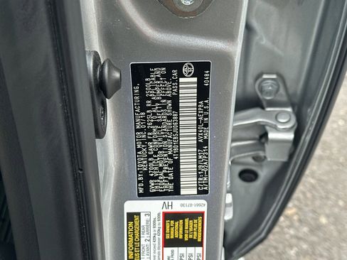 Used 2018 Toyota Avalon Limited image 20