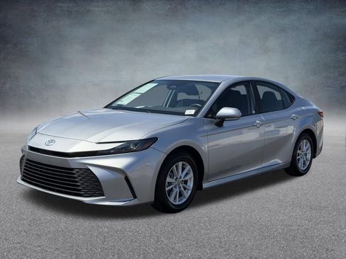 Used 2025 Toyota Camry LE FWD image 7