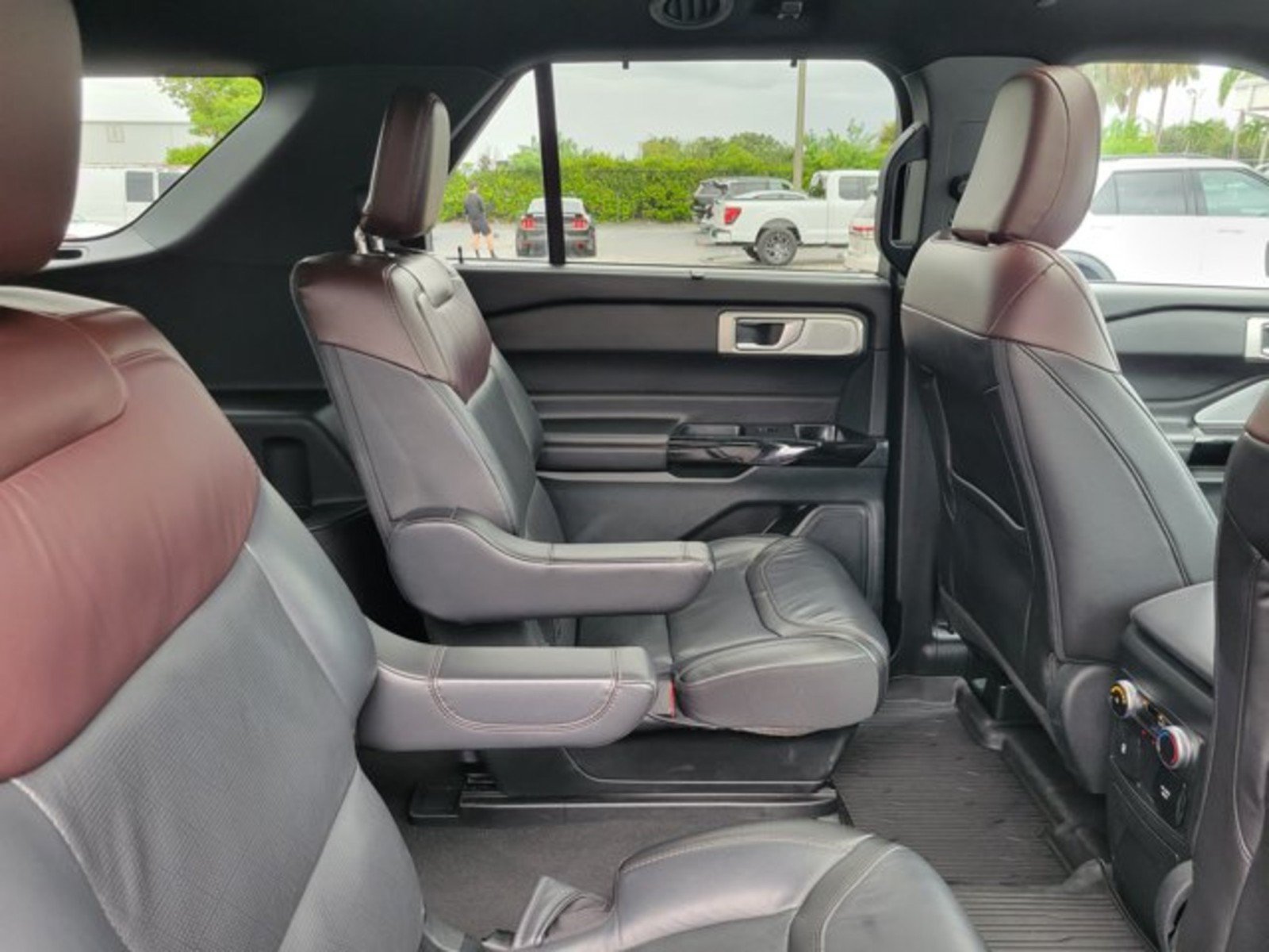 Used 2023 Ford Explorer Platinum w/ Technology Package AWD/4WD image 34