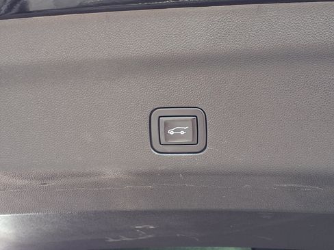 Used 2021 GMC Yukon SLT w/ Rear Media and Nav Package image 8