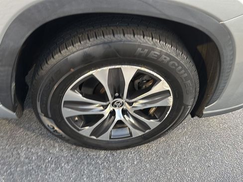 Used 2021 Toyota Highlander XLE image 36