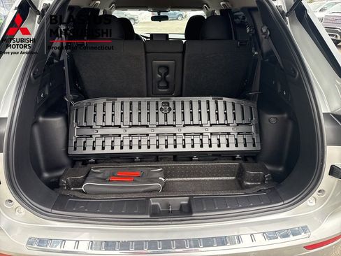 Used 2022 Mitsubishi Outlander ES image 11