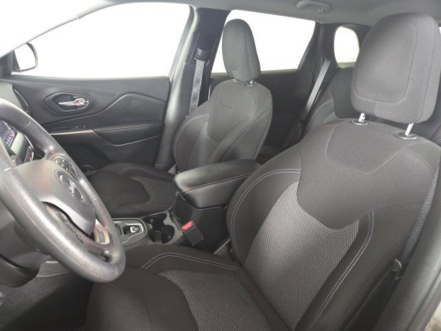 Used 2019 Jeep Cherokee Latitude w/ Popular Appearance Group AWD/4WD image 14