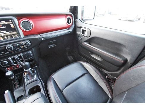 Used 2018 Jeep Wrangler Unlimited Rubicon AWD/4WD image 11